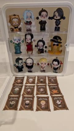 POPMART　SKULLPANFA×ADDAMS FAMILYセットのサムネイル