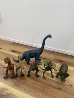 恐竜フィギュアのサムネイル