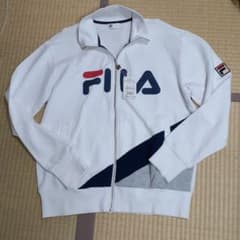 新品未使用　FILA フィラ　XL　長袖ジャケット　１枚あると便利のサムネイル