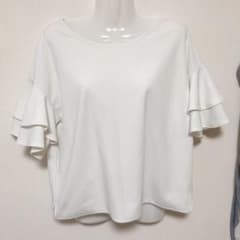 アースミュージック ♡袖フリルブラウス♡のサムネイル