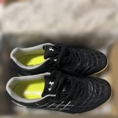 【値下中!!!美品】Under Armour フットサルシューズ ブラックのサムネイル