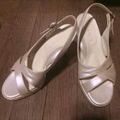 Benebis♡美品パールベージュサンダルのサムネイル