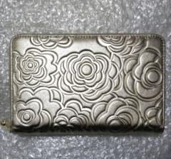 Gold-toned, anti-skimming passbook case with floral pattern.