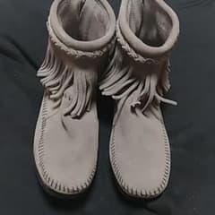 新品☆ MINNETONKAブーツのサムネイル