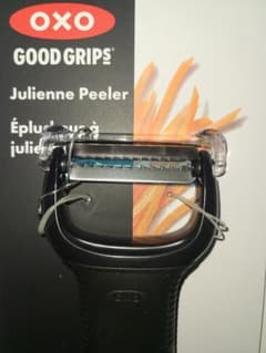 【残り僅か】OXO GOOD GRIPS ジュリアンピーラー 千切りのサムネイル