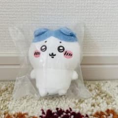 ちいかわ おすわりぬいぐるみ 【ハチワレ】 ガチャガチャのサムネイル