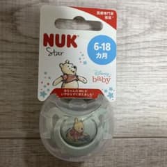 【新品・未使用】 NUK くまのプーさん おしゃぶり 6-18ヶ月のサムネイル