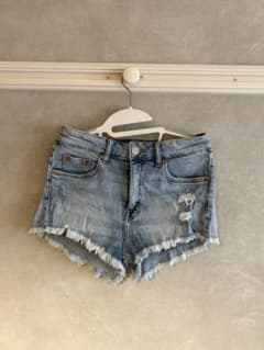 H&M DIVIDED ライトブルーショートパンツ US 6のサムネイル