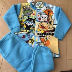 新品未着用　アンパンマン　パジャマ　裏起毛のサムネイル