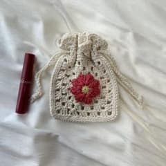 【ハンドメイド】お花モチーフのミニ巾着 手編み ポーチのサムネイル