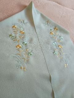 半襟 淡緑色 刺繍入り 花柄 　成人式のサムネイル