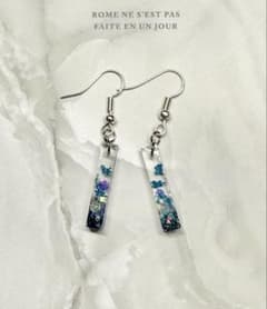 レジン　ドライフラワー　ブルー　クリア　キラキラ　ピアス　ステンレス　匿名配送のサムネイル