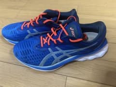 ASICS ノヴァブラスト　ランニングシューズ　27cmのサムネイル