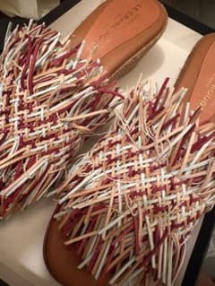 ✨LE CRABE ROUGE 編み込みサンダル✨のサムネイル