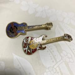 Hard Rock Cafe ギター型ピンバッジ 2個セット - メルカリ
