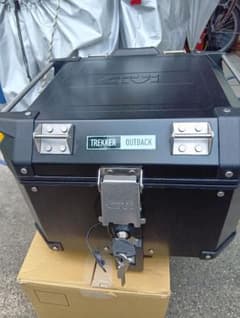 GIVI TREKKER OUTBACK トップケースのサムネイル
