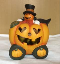 ハロウィン　カボチャの置き物　ロウソクのサムネイル