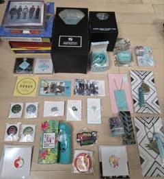 SHINee CD まとめ売り トレカ付 SHINee DVD CD 4つセット販売 トレカ、ステッカー付き - メルカリ