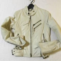 値下げしました‼️アイボリー レザージャケットのサムネイル