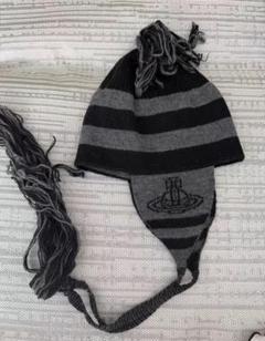 Vivienne Westwood ニット帽 黒とグレー Vivienne Westwood 耳あて付き黒とグレーのニット帽 - メルカリ