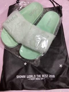 SHINee   ファーサンダルのサムネイル