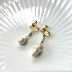 ハンドメイド　イヤリング　淡水パール　ビーズ　ゴールドのサムネイル