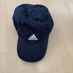 adidas 黒 ベースボールキャップ OSFX 使用感あり。少々色アセあり。のサムネイル