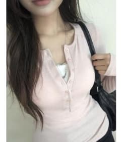 【♡1z様専用】anyonemore スリム長袖ヘンリーネックTシャツ ピンクのサムネイル