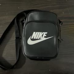 NIKE ショルダーバッグ ブラックのサムネイル