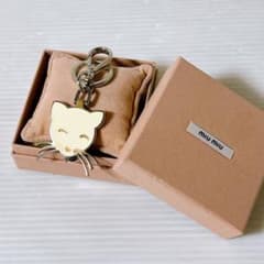 MIU MIU　ミュウミュウ　キャットモチーフ　キーリング　化粧ケース付 MIU MIU ミュウミュウ キャットモチーフ キーリング 化粧ケース付