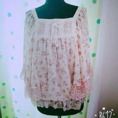 花柄トップスのサムネイル