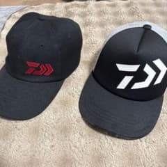 Daiwa キャップ ブラック レッドロゴのサムネイル