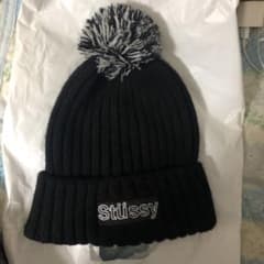 STUSSY ステューシー　ニット帽　ブラック　ポンポンのサムネイル