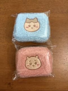 ちいかわ　カラビナ付きもこもこポーチ　２種のサムネイル