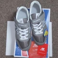 専用★ニューバランス　スニーカー　KV996CWY GRAY 21.5のサムネイル