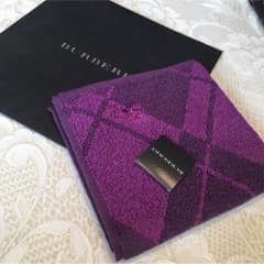 【クー様専用】✨新品タグ付   BURBERRY  ハンドタオルのサムネイル