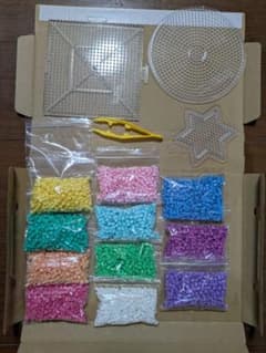 パーラービーズ　約500粒×11種　アイロンビーズ　プレートまとめ売り　色分け