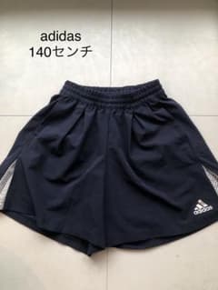 adidas 140センチ　半ズボンのサムネイル