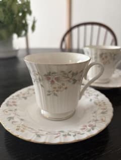 【美品・ティーカップ④】 ナルミ FineIvoryカップ ソーサー 小花 2客のサムネイル