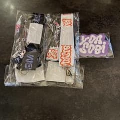 YOASOBI 超現実 ガチャ ネックストラップ 黒白 ステッカーのサムネイル
