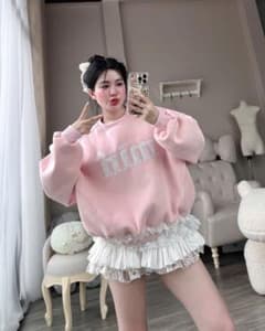 ピンク オーバーサイズ スウェットのサムネイル