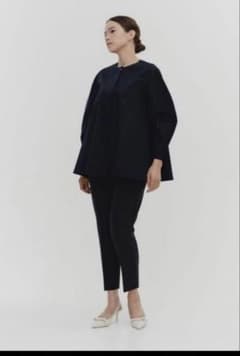 専用　Yori ヨリ 高密度ストレッチフレアブラウス　ジャケット 専用 Yori ヨリ 高密度ストレッチフレアブラウス ジャケット - メルカリ