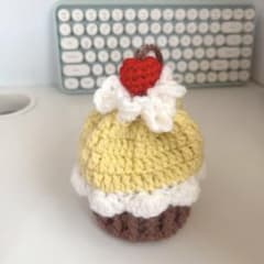 【大人気】カップケーキ巾着 編み物 ハンドメイドのサムネイル