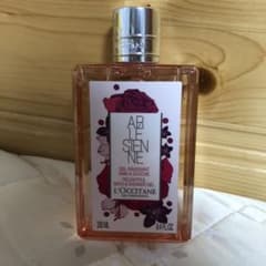 【値下げ、新品】ロクシタン　リボンアルルのサムネイル