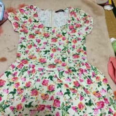 花柄ワンピースのサムネイル