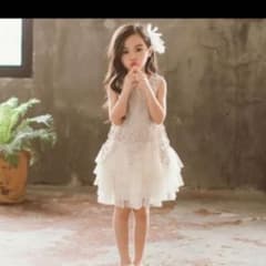 韓国子供服　ベージュのドレスのサムネイル