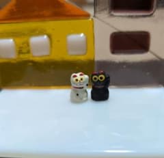 招き猫 置物　白&黒のサムネイル