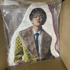 中島颯太 BOT ダイカットクッション 受注販売 - メルカリ