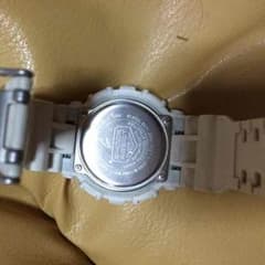 G-SHOCK白のサムネイル