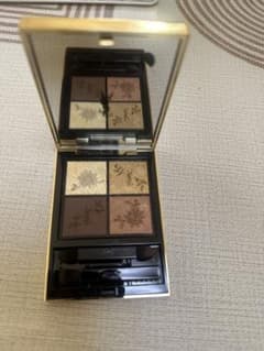YSL アイシャドウパレット 4色入り 12月限定のサムネイル
